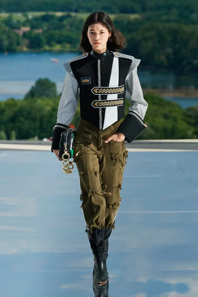 Look 28